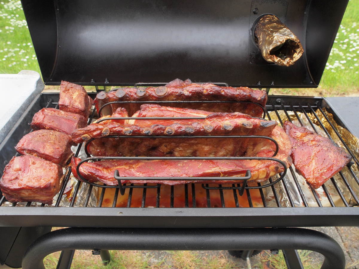 How Long to Smoke Ribs in a Charcoal Smoker