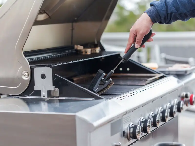 Brushing Your Grill Off