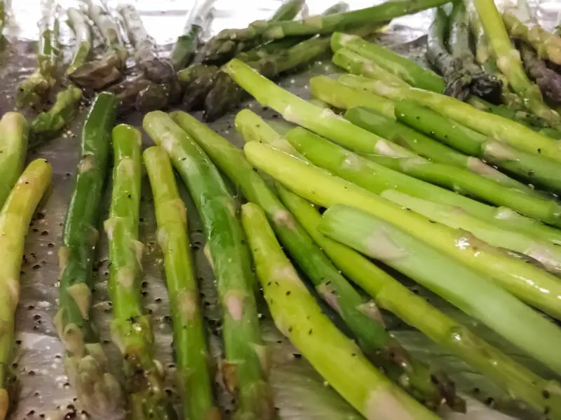 asparagus grilled in foil