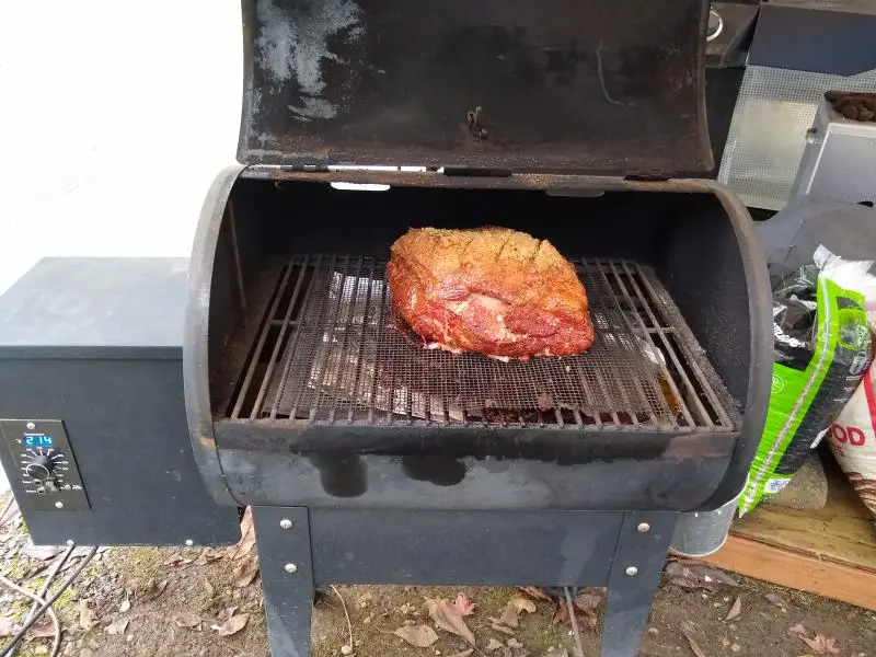 How to Use a Pellet Smoker