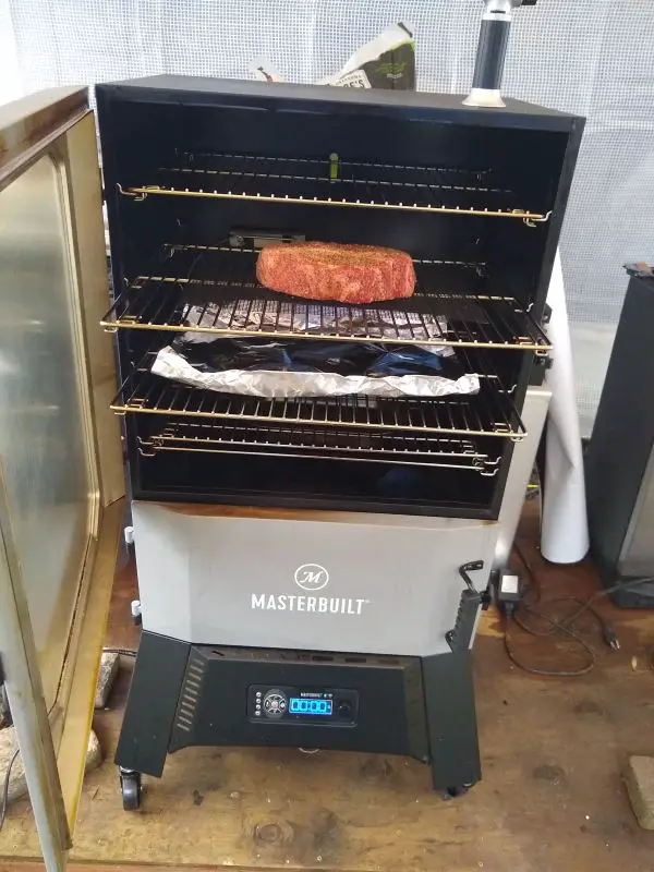 Masterbuilt 40-inch Digital Charcoal Smoker capacity