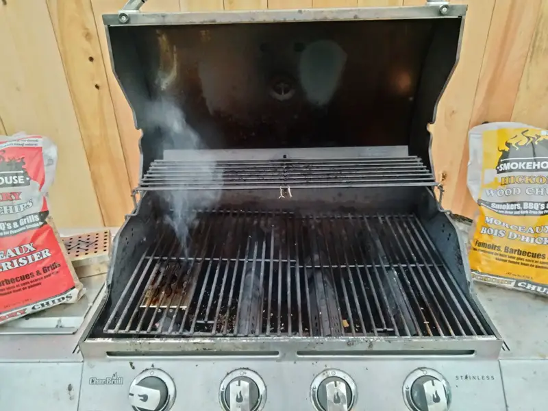 how to use a smoker box on a gas grill