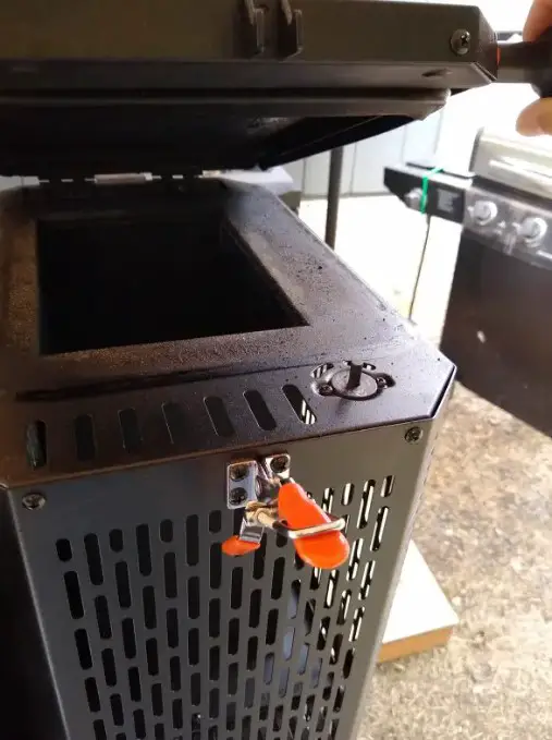 The Masterbuilt Gravity fed hopper’s fuel capacity port which is part of Pioneer Smoke House’s review of the charcoal smoker.