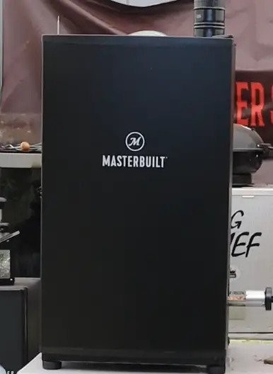 What Makes the Masterbuilt 40-Inch Digital Electric Smoker Ideal for Beginners?