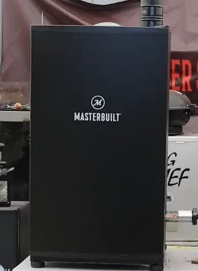 Masterbuilt-Electric-Smoker-on-display What Makes the Masterbuilt 40-Inch Digital Electric Smoker Ideal for Beginners?from the Pioneer Smoker Houses collection