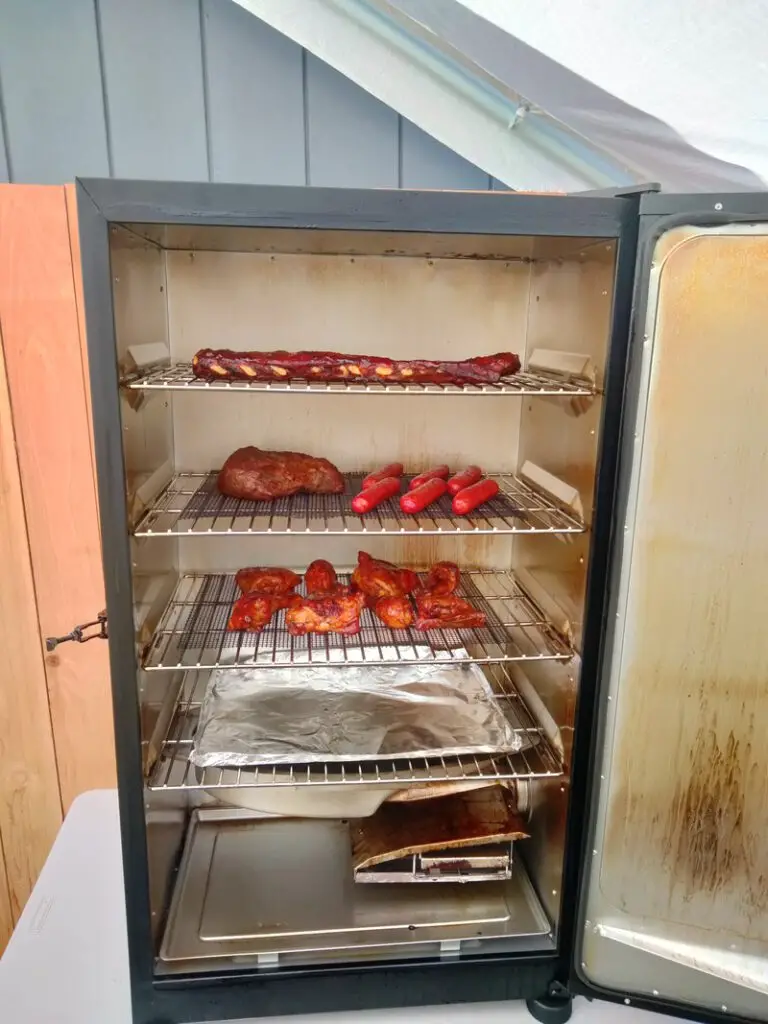 40-inch size the Masterbuilt electric smoker provides ample cooking space on its four cooking racks