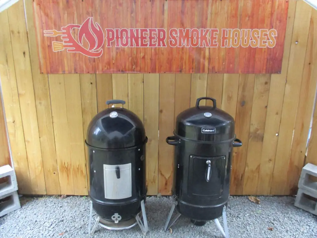 Review of Weber Smokey Mountain Cooker Smoker 18.5 Inch Pioneer Smoke