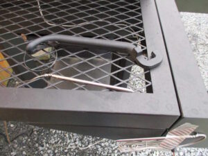 Oklahoma Joe's Tahoma 900 accessories include 2 temperature probes and a grill grate removal tool