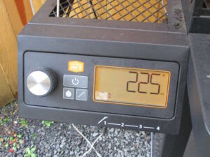 control system of the Oklahoma Joe's Tahoma 900 Auto-Feed Charcoal Smoker